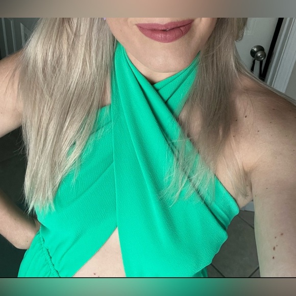 Vici Marisol Halter Cut Out Midi Dress in a Gorgeous Green Size Small - Picture 5 of 5